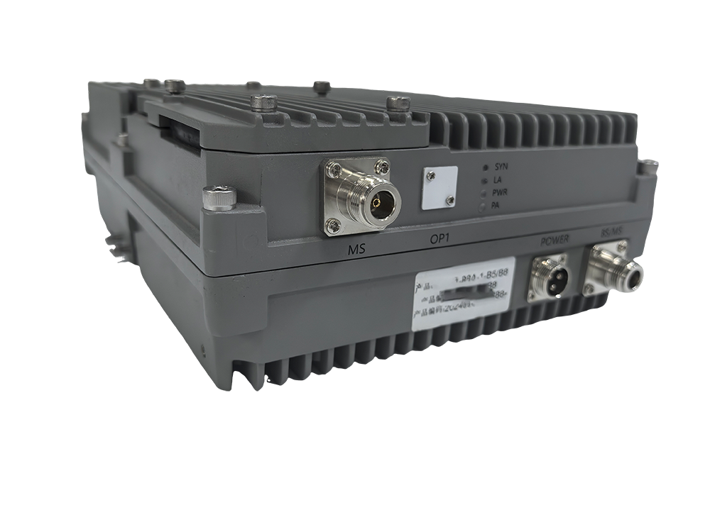  东区三频手机信号接收器2000㎡